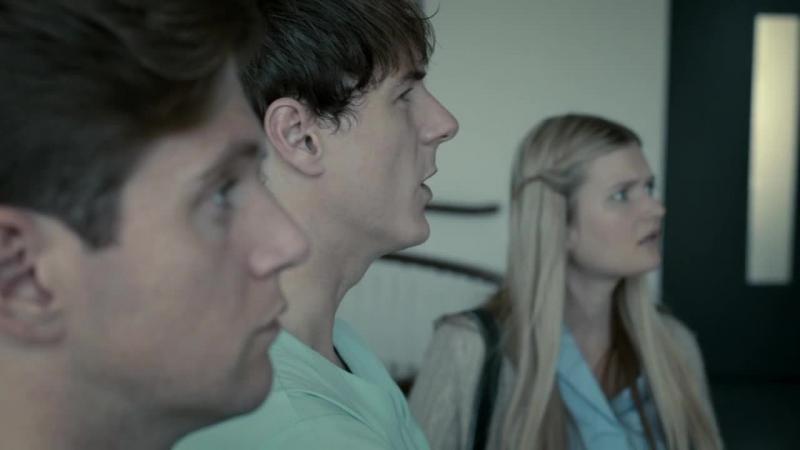Кадры из сериала Черное зеркало (2011)